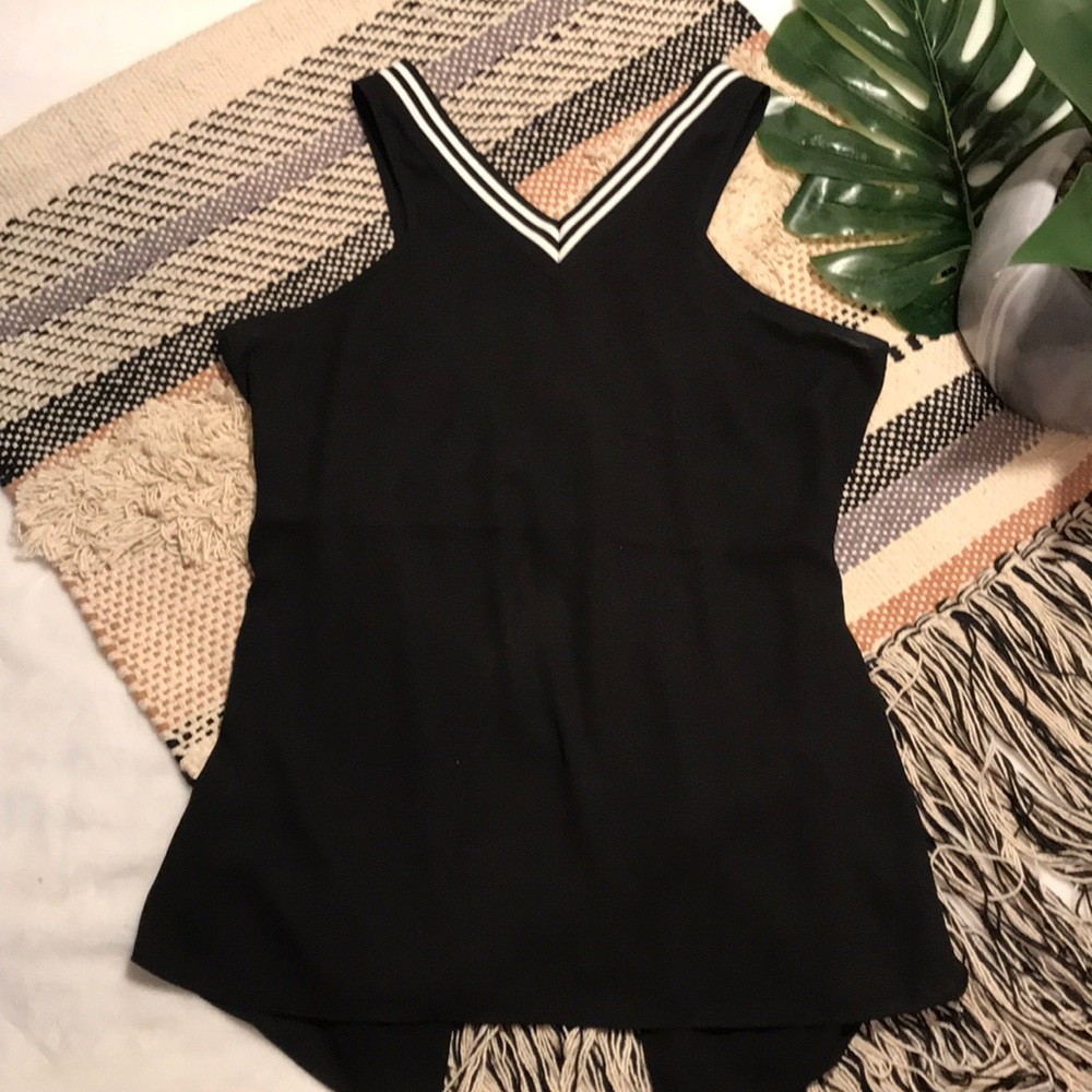 🖤BLACK TANK WITH TULIP BACK🖤